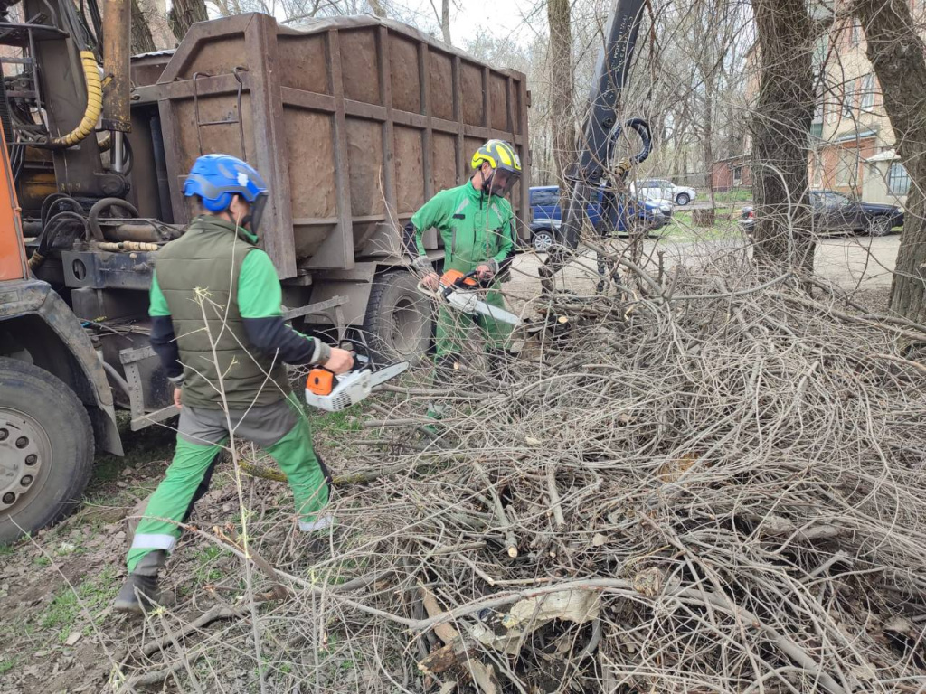 В Батайске продолжается ямочный ремонт дорог | 27.03.2023 | Батайск -  БезФормата